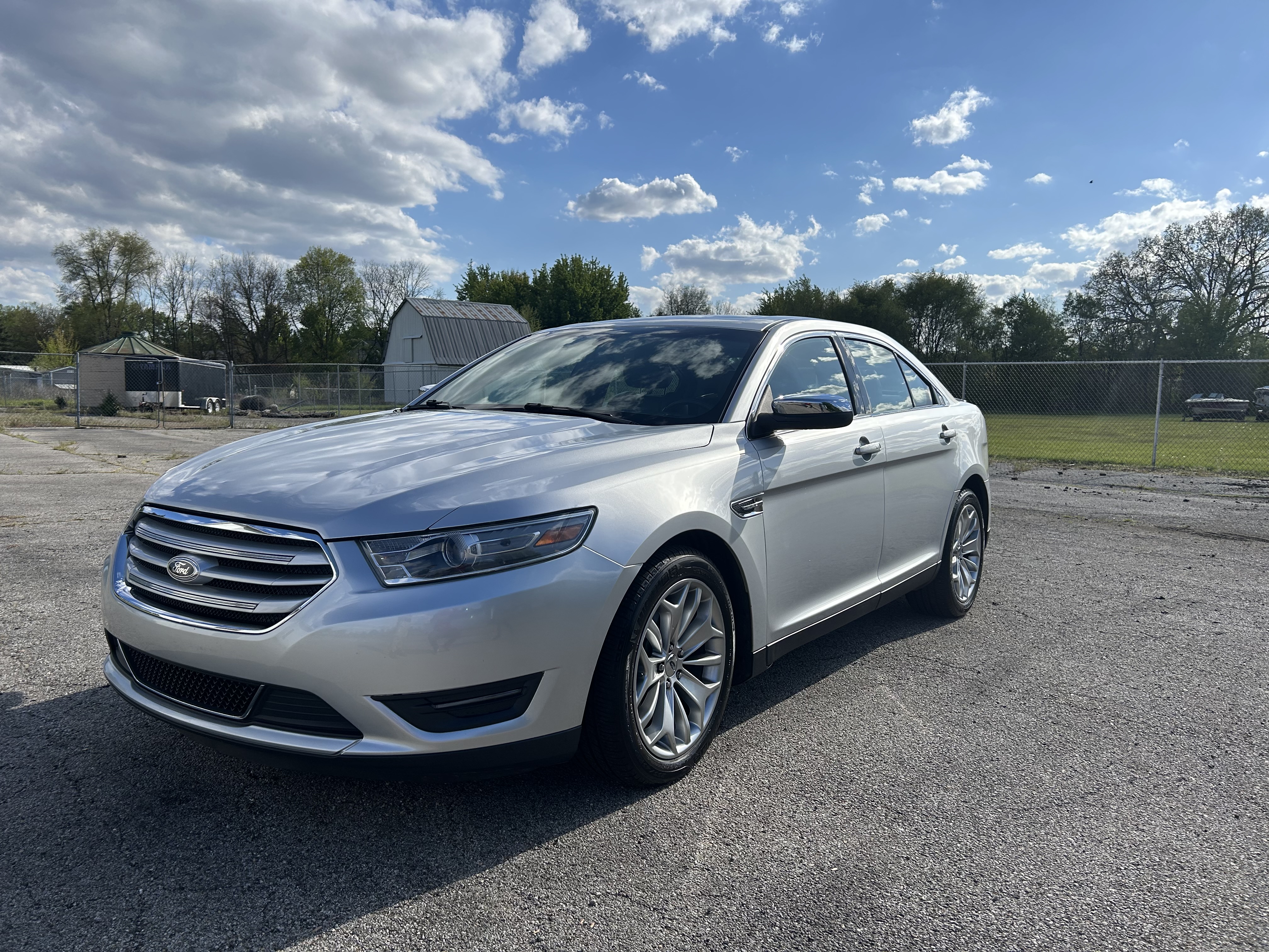 Ford Taurus exterior detail
